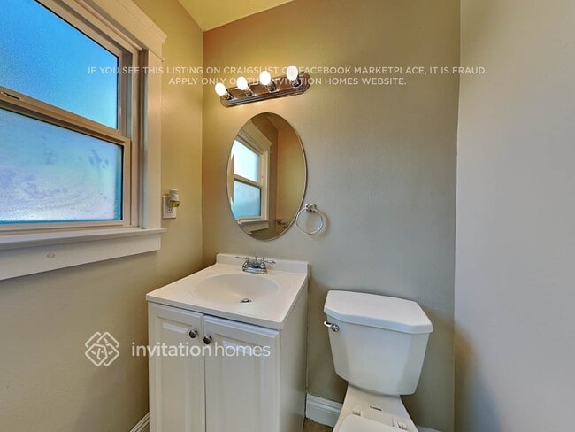 Building Photo - 3703 S Gramercy Pl