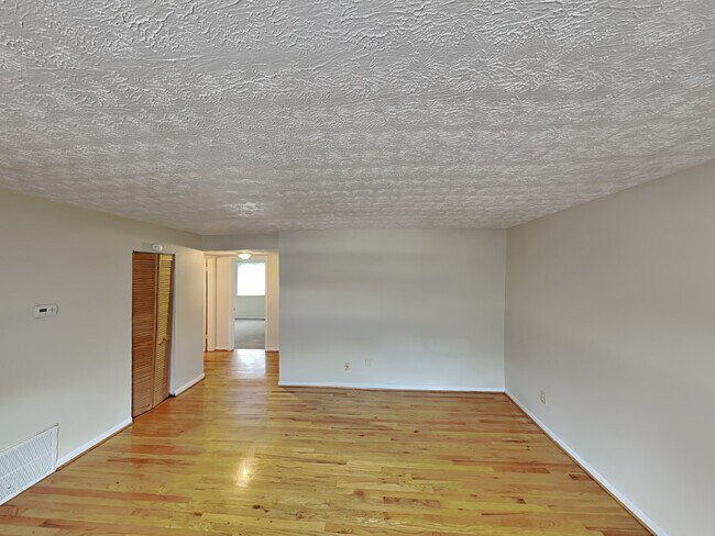 Building Photo - 350 E 12th Ave