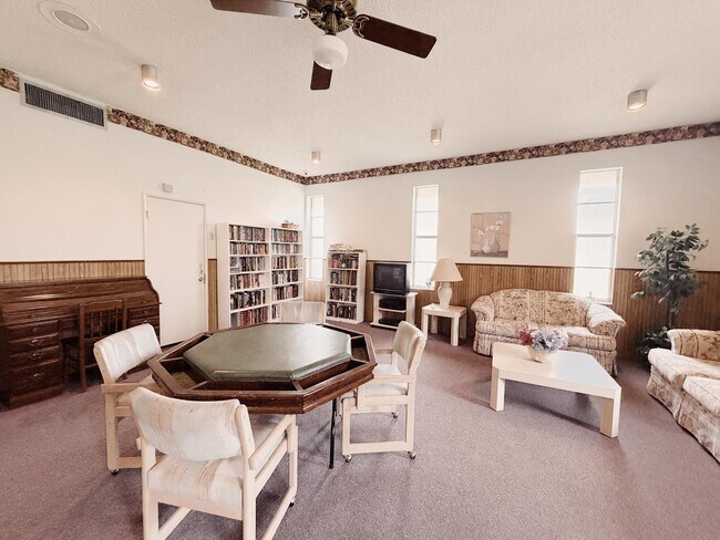 Building Photo - 600 Village Green Ct