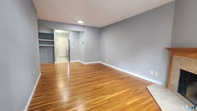 Building Photo - 16-20-20 Townley St