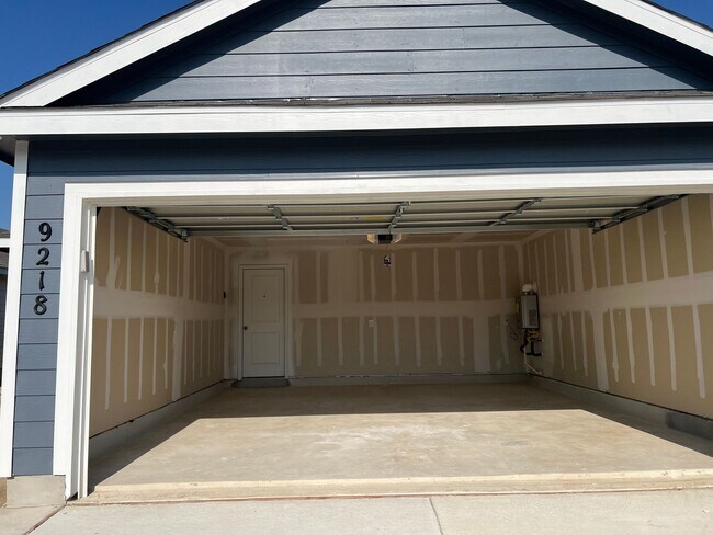 Building Photo - Charming 3/2 Home in Navarro Ranch