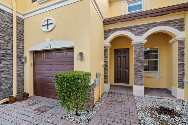 Building Photo - 8618 NW 113th Ct