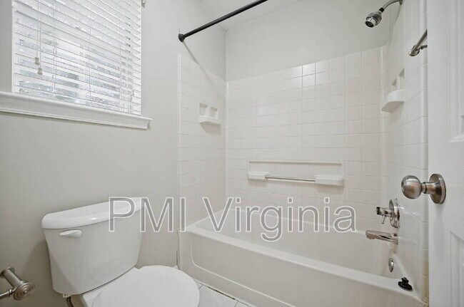 Building Photo - 1213 Ruxton Ct