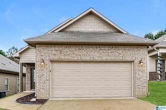 Building Photo - 915 Maple Trce