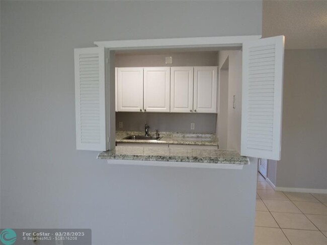 Building Photo - 93 Tilford S
