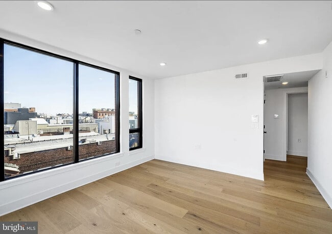 Building Photo - 1800 W Girard Ave