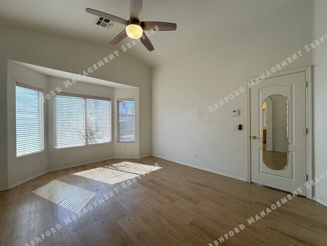 Building Photo - ***MOVE IN SPECIAL!*** BEAUTIFUL 3 BEDROOM...