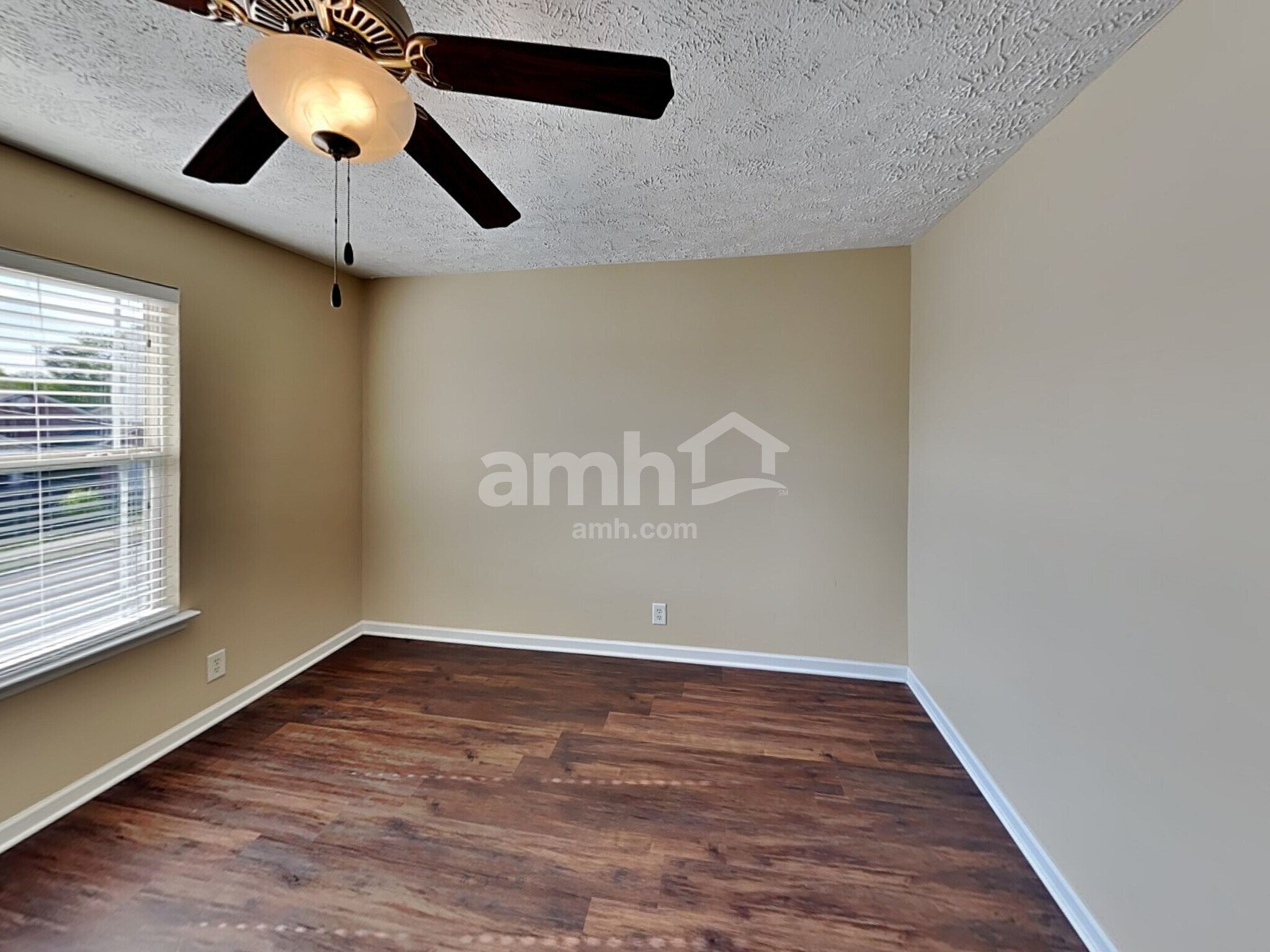 Building Photo - 313 School House Ct