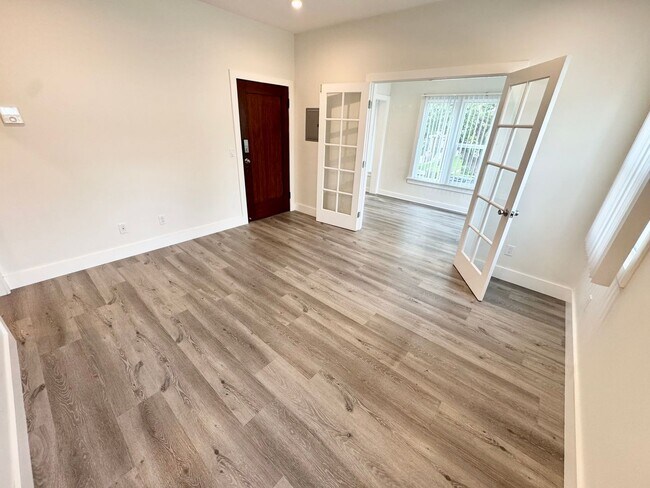 Building Photo - ***1 Bed 1 Bath apartment in the most desi...