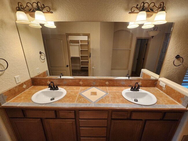 Building Photo - 2105 San Patricio Loop