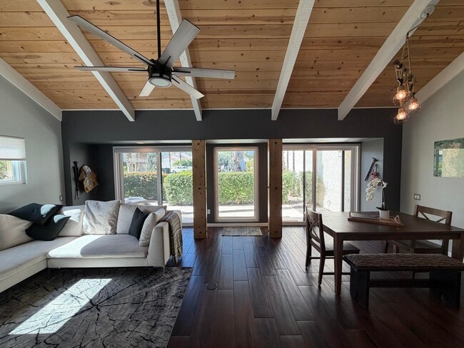 Building Photo - 462 Sunningdale Dr