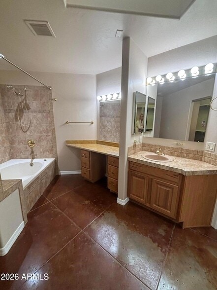 Building Photo - 5342 S San Pedro Ave