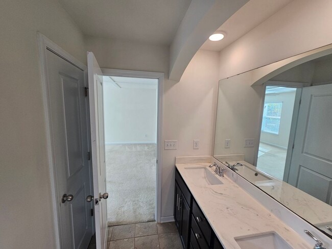 Building Photo - Well Maintained Large townhome in Steele Creek