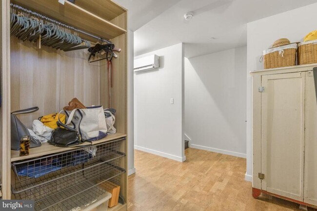 Building Photo - 1306 Hope St