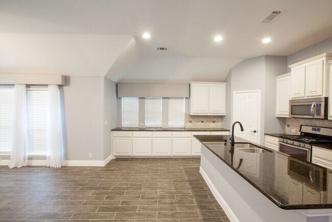 Building Photo - 517 Kelvington Dr