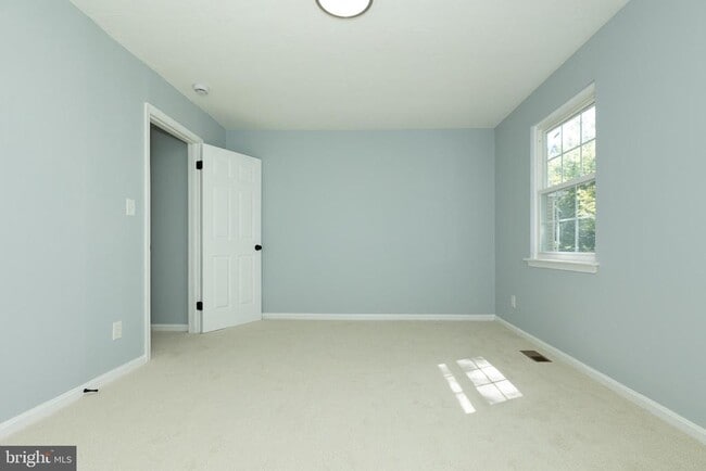 Building Photo - 13640 Deerwater Dr