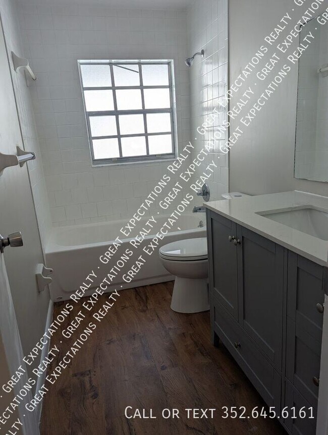 Building Photo - 125 SE 13th Ave