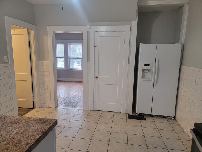 Building Photo - 1054 Washington St