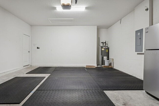 Building Photo - 32959 Sand Creek Dr