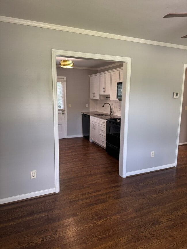 Building Photo - 600 Delray Dr