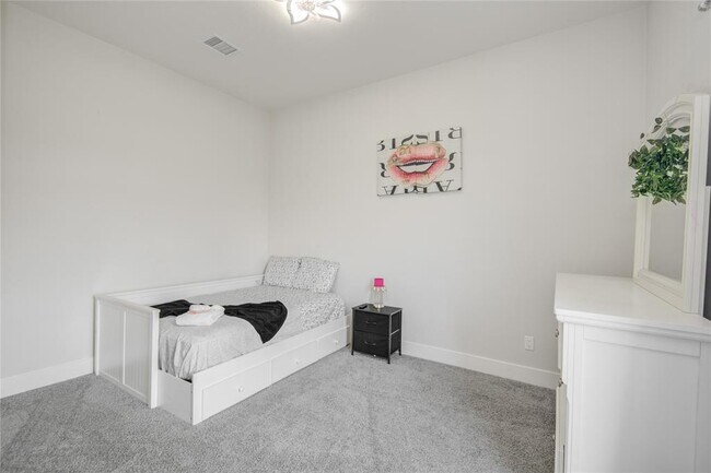 Building Photo - 582 Rd 5707