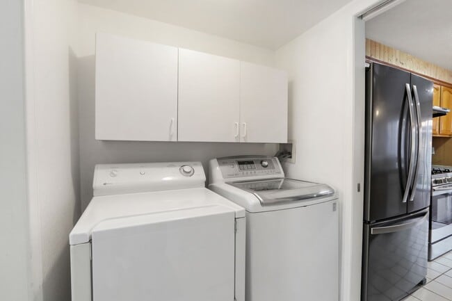 Building Photo - 3-Bedroom Home with Private Balcony in Pico Rivera FOR RENT