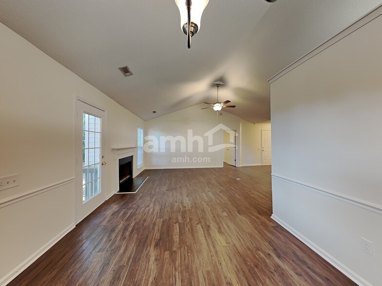 Building Photo - 7 Hazeltine Ct