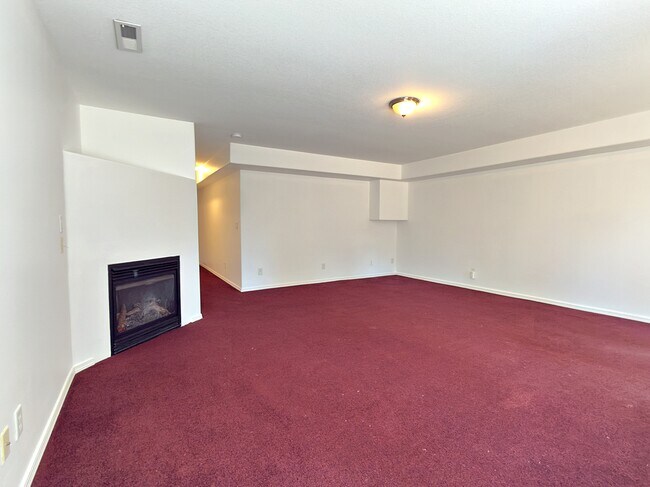 Building Photo - 8807 N Tyndall Ave