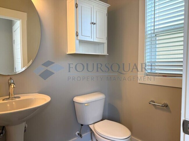 Building Photo - Lovely 3-Bedroom Home with Granite Kitchen, Office Nook & Finished Garage – Near Downtown Knightd...