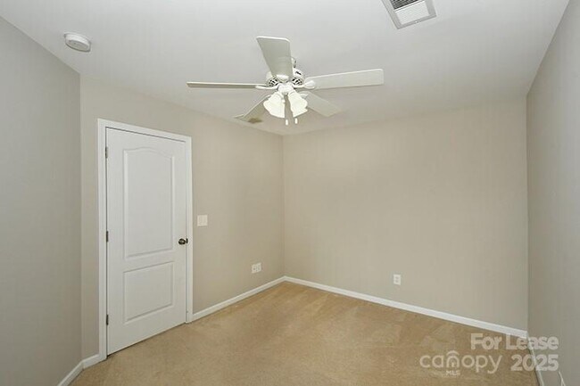 Building Photo - 8204 Viewpoint Lane