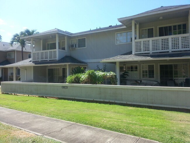 Building Photo - Partially Remodeled 1/1/1 in West Loch Fairways