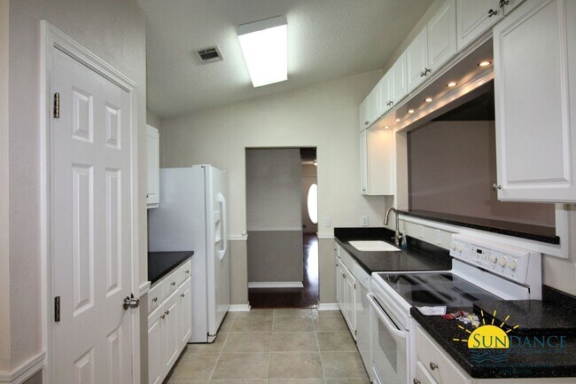 Building Photo - Gorgeous 3 Bedroom Home in Fort Walton Beach