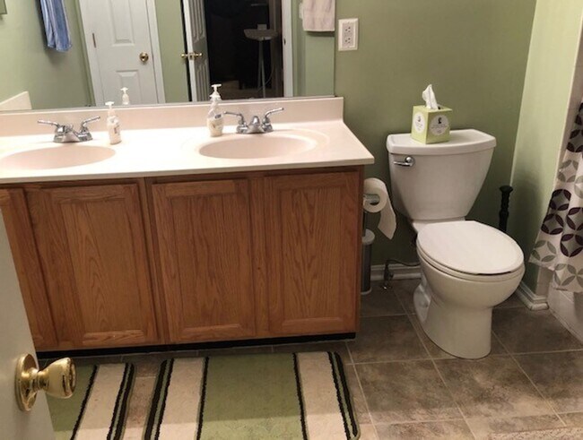 Building Photo - 3-bed 2.5-bath End-Unit Townhouse in desirable Piney Orchard Community