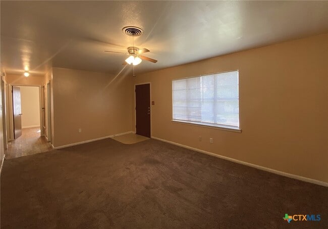 Building Photo - 2116 Circle Dr