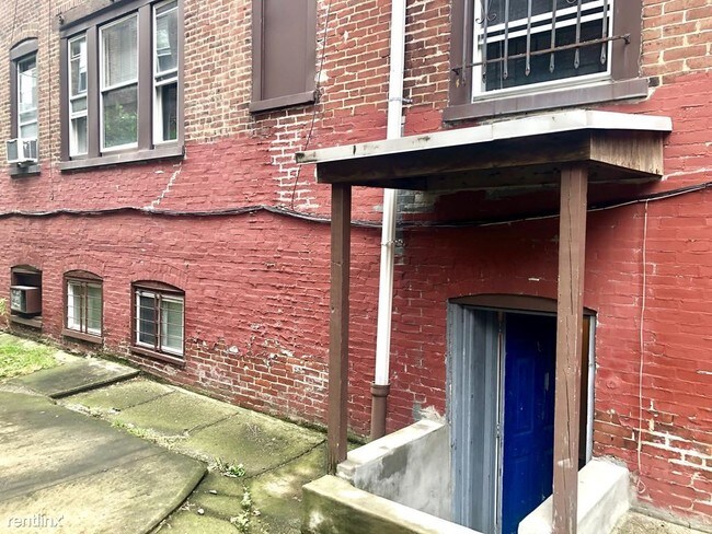 Building Photo - 4412 Walnut St