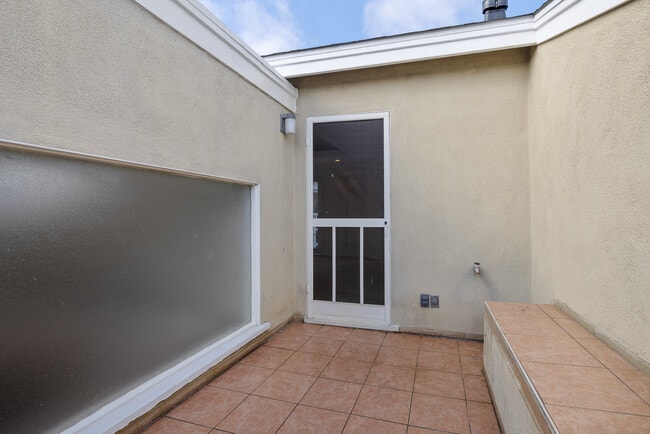 Building Photo - 1732 S Carmelina Ave