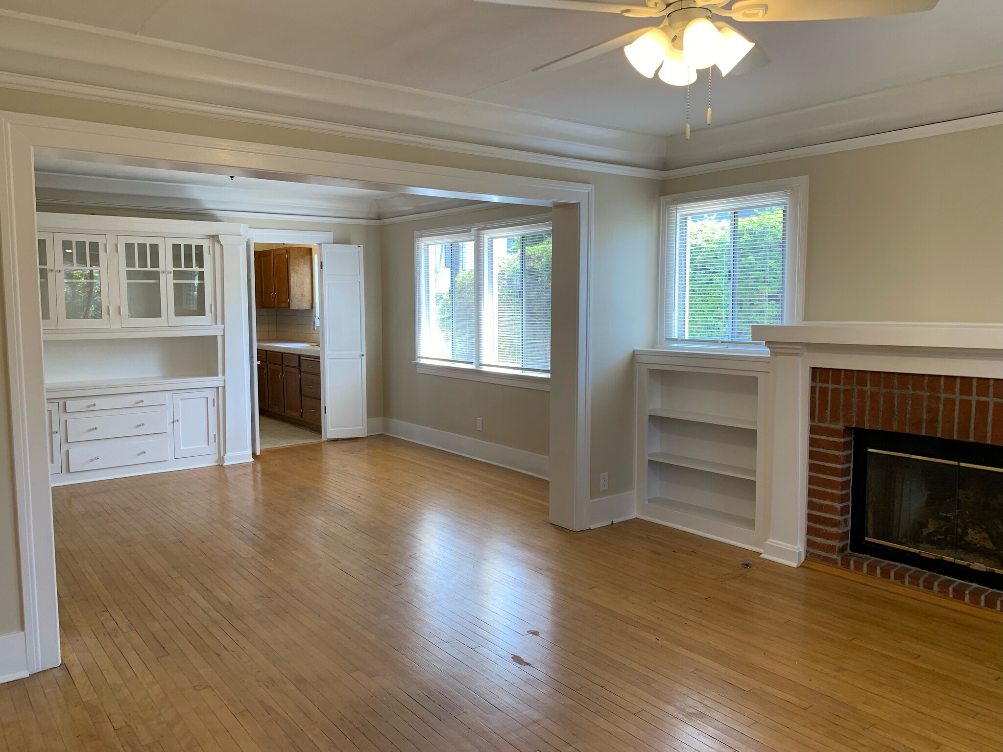 Building Photo - 1038 N Hudson Ave