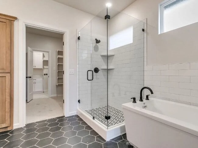 Building Photo - Model Home in East Edmond + 3 bedrooms + B...