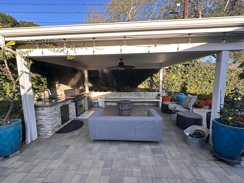 Building Photo - 3624 La Crescenta Ave