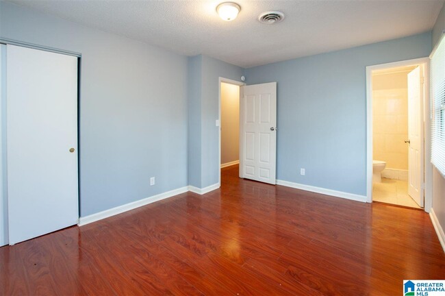 Building Photo - 2850 Brooklane Dr