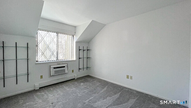 Building Photo - 8 Derby Ct