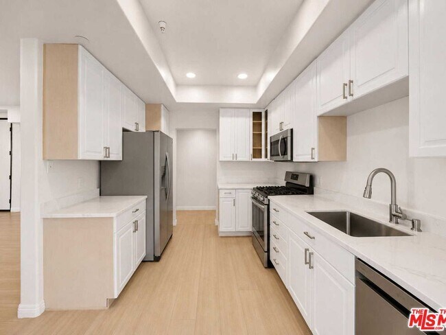 Building Photo - 9836 Vidor Dr