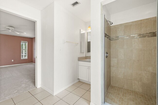 Building Photo - 3 Bed 2 Bath Pool Home