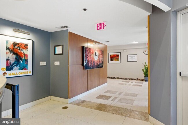 Building Photo - 2200 N Westmoreland St