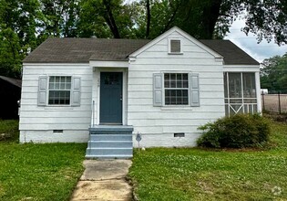 Building Photo - Adorable Newly Renovated 2 Bedroom House i...