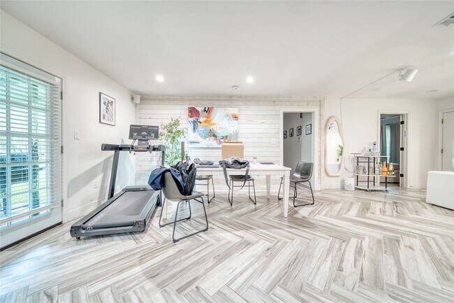 Building Photo - 5911 Dawnridge Dr