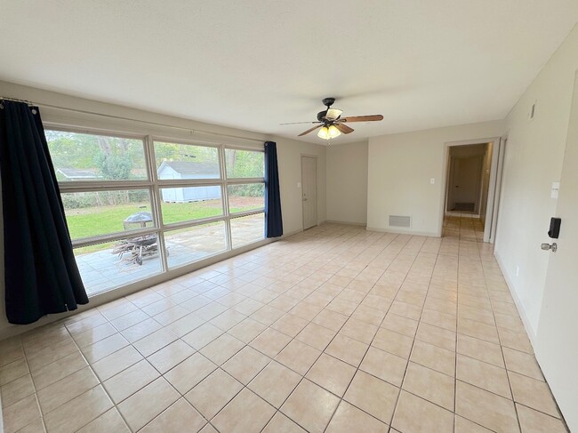 Building Photo - 106 Paradise Dr