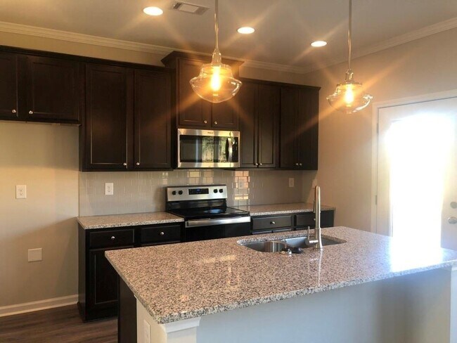 Building Photo - 221 Winterset Cir