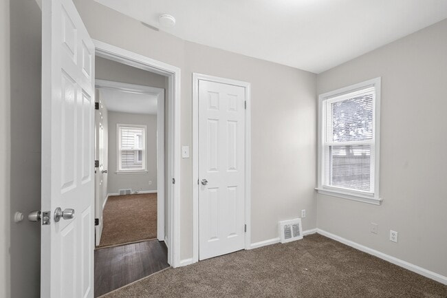 Building Photo - 1829 Anne Ave