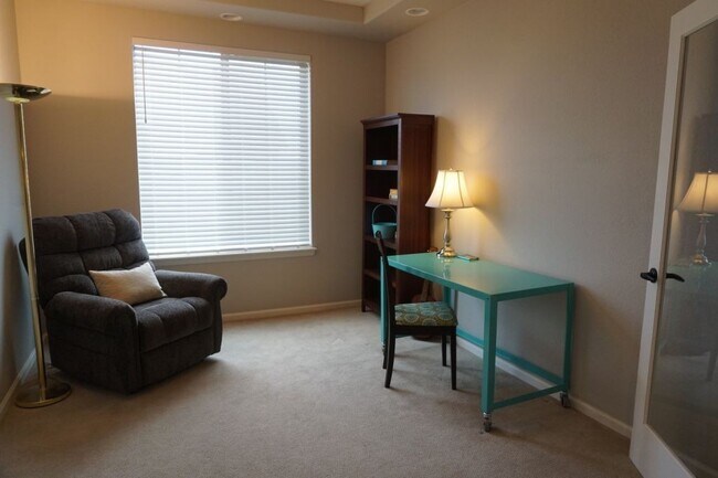 Building Photo - Partially Furnished (or unfurnished) Singl...